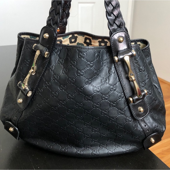 Gucci Black Leather Shoulder Bag with Signature Pattern - Picture 3 of 15